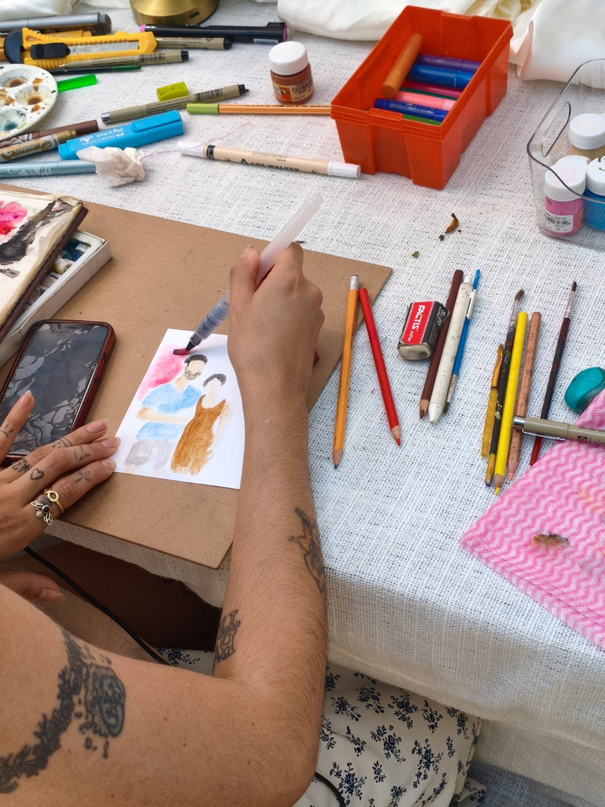 Artista dibujando un retrato